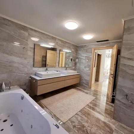 Chalet Casa De Lujo Ubicada En